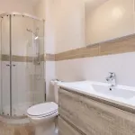 B Village Апартаменти